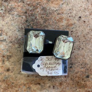 Vintage clip earrings w/faux stone.